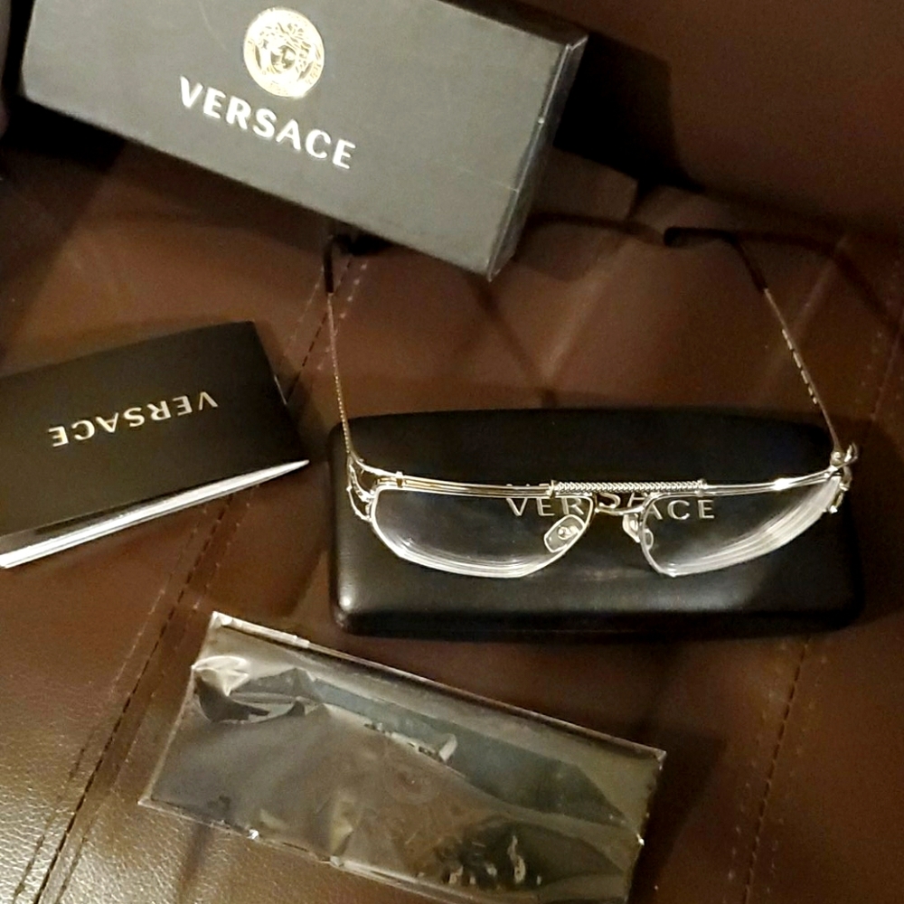 Gold tone Eyeglasses with style